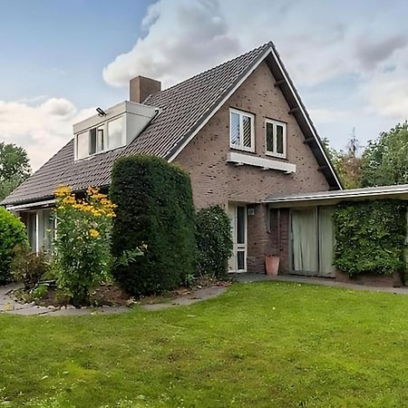 Ground Floor And Twin Bedroom In Luxurious Villa With Beautiful Garden Very Near Tue And Centre Eindhoven Bagian luar foto