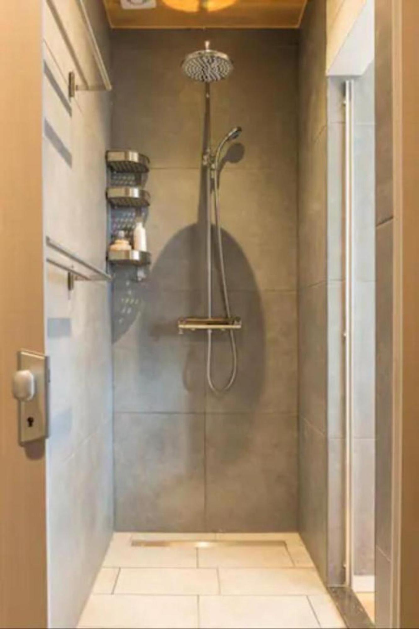 Ground Floor And Twin Bedroom In Luxurious Villa With Beautiful Garden Very Near Tue And Centre Eindhoven Bagian luar foto