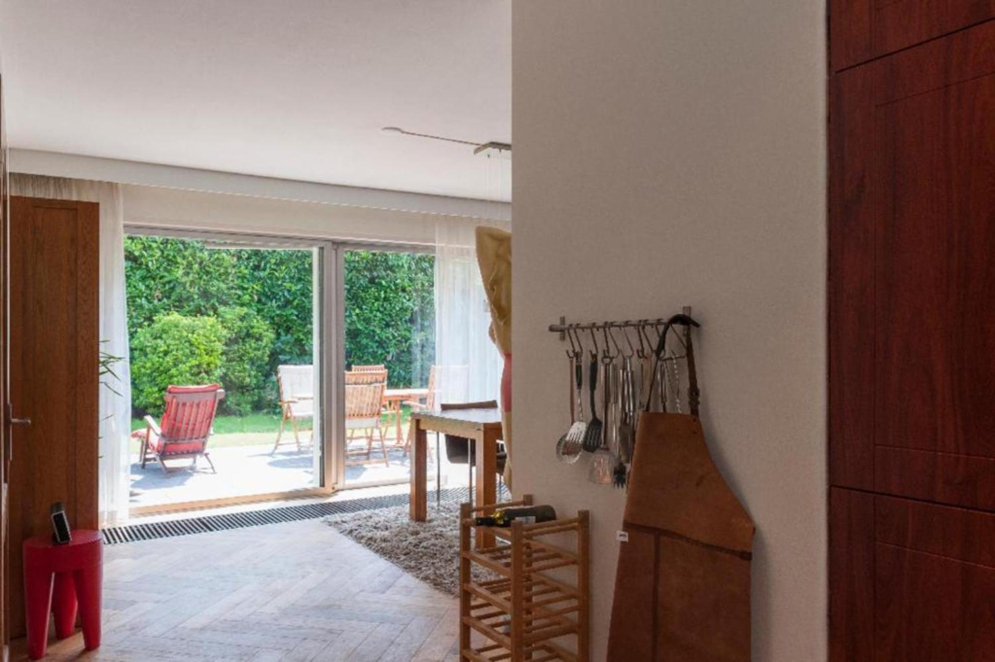 Ground Floor And Twin Bedroom In Luxurious Villa With Beautiful Garden Very Near Tue And Centre Eindhoven Bagian luar foto