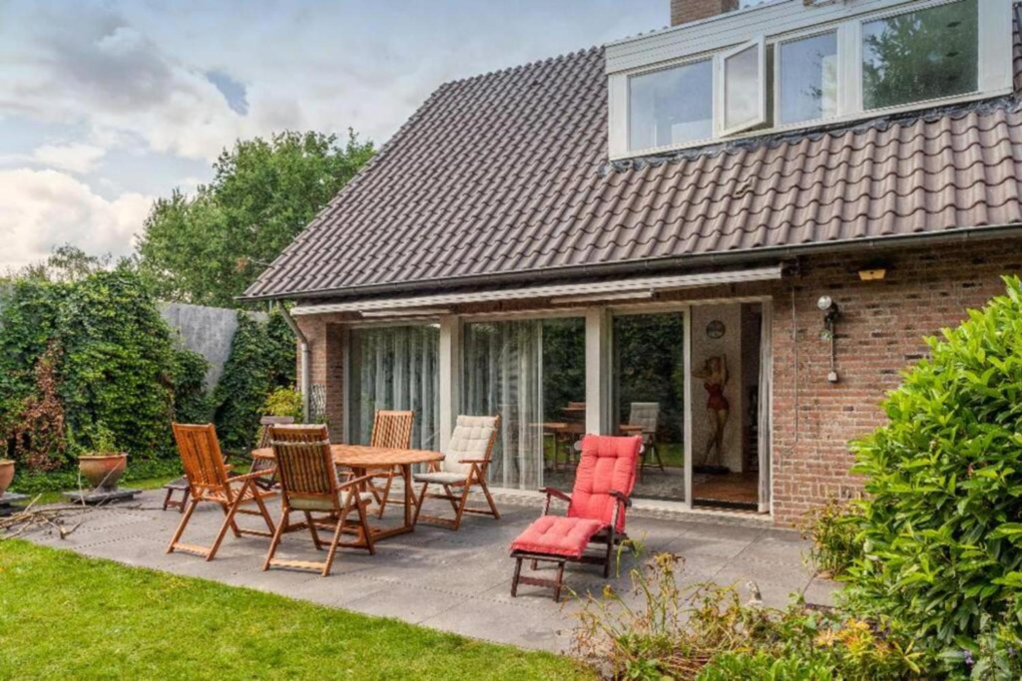 Ground Floor And Twin Bedroom In Luxurious Villa With Beautiful Garden Very Near Tue And Centre Eindhoven Bagian luar foto